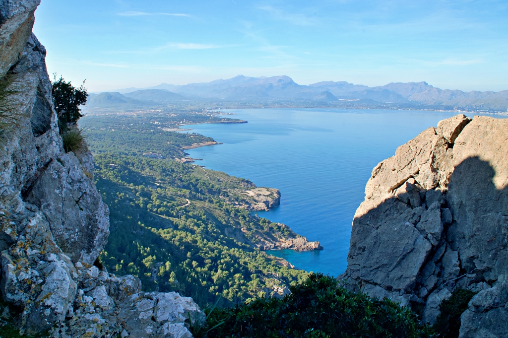 turismepetit's tweet photo. Compartimos  nueva ruta: Excursión a la Penya des Migdia o Penya Rotja. Esta caminata ofrece impresionantes vistas panorámicas de la costa norte de la isla y culmina en un mirador de 354 metros de altitud respecto a nivel del Mar: https://t.co/AVYgGlTgt6 https://t.co/pOwwcb3Byv