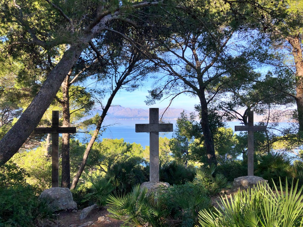 turismepetit's tweet photo. Compartimos  nueva ruta: Excursión a la Penya des Migdia o Penya Rotja. Esta caminata ofrece impresionantes vistas panorámicas de la costa norte de la isla y culmina en un mirador de 354 metros de altitud respecto a nivel del Mar: https://t.co/AVYgGlTgt6 https://t.co/pOwwcb3Byv