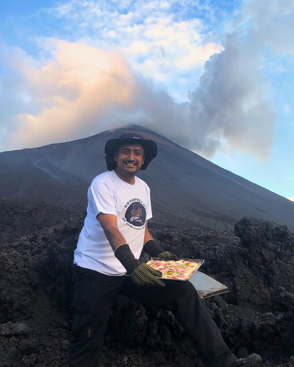 geoex's tweet photo. 🌋🍕 Welcome to Volcán Pacaya, Guatemala's most unlikely outdoor pizzeria. Watch as Chef David bakes your pie on a volcanic hotspot, infusing each slice with the essence of Pacaya.

📸 - Maya Trails &amp; Tad Bradley at Kusini Collection

#NationalPizzaDay #EpicEats #GeoEx https://t.co/LbmEAGYmWZ