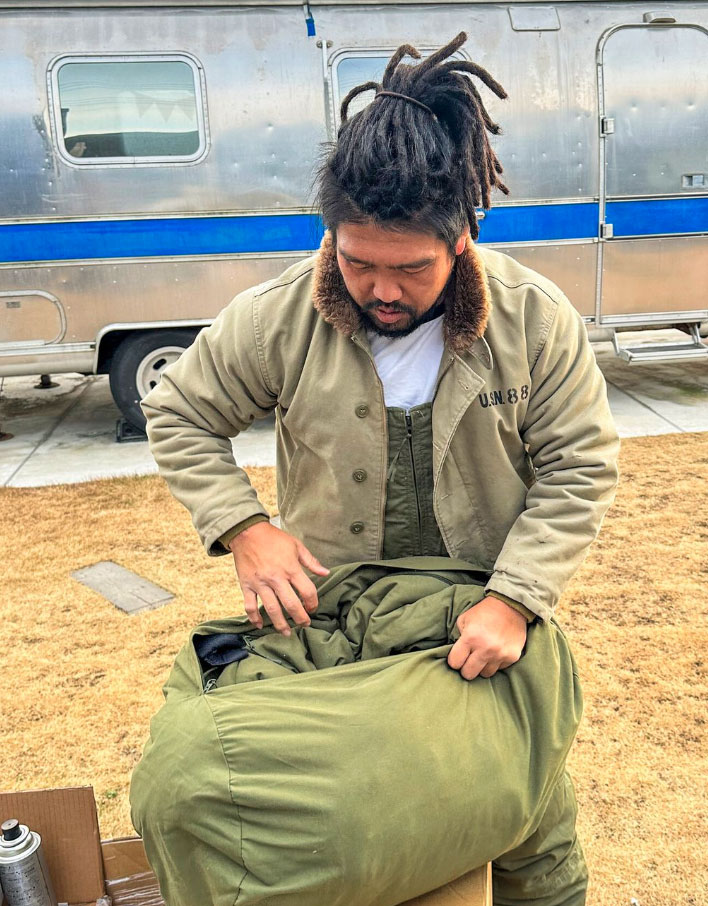 Snugpak collaborated with our long-time distributor, bigwing, and Japanese national rugby team player Shota Horie to create a limited-edition sleeping bag! Take a look at the infographic featuring the Snugpak team  involved in the creation of this limited-edition sleeping bag.