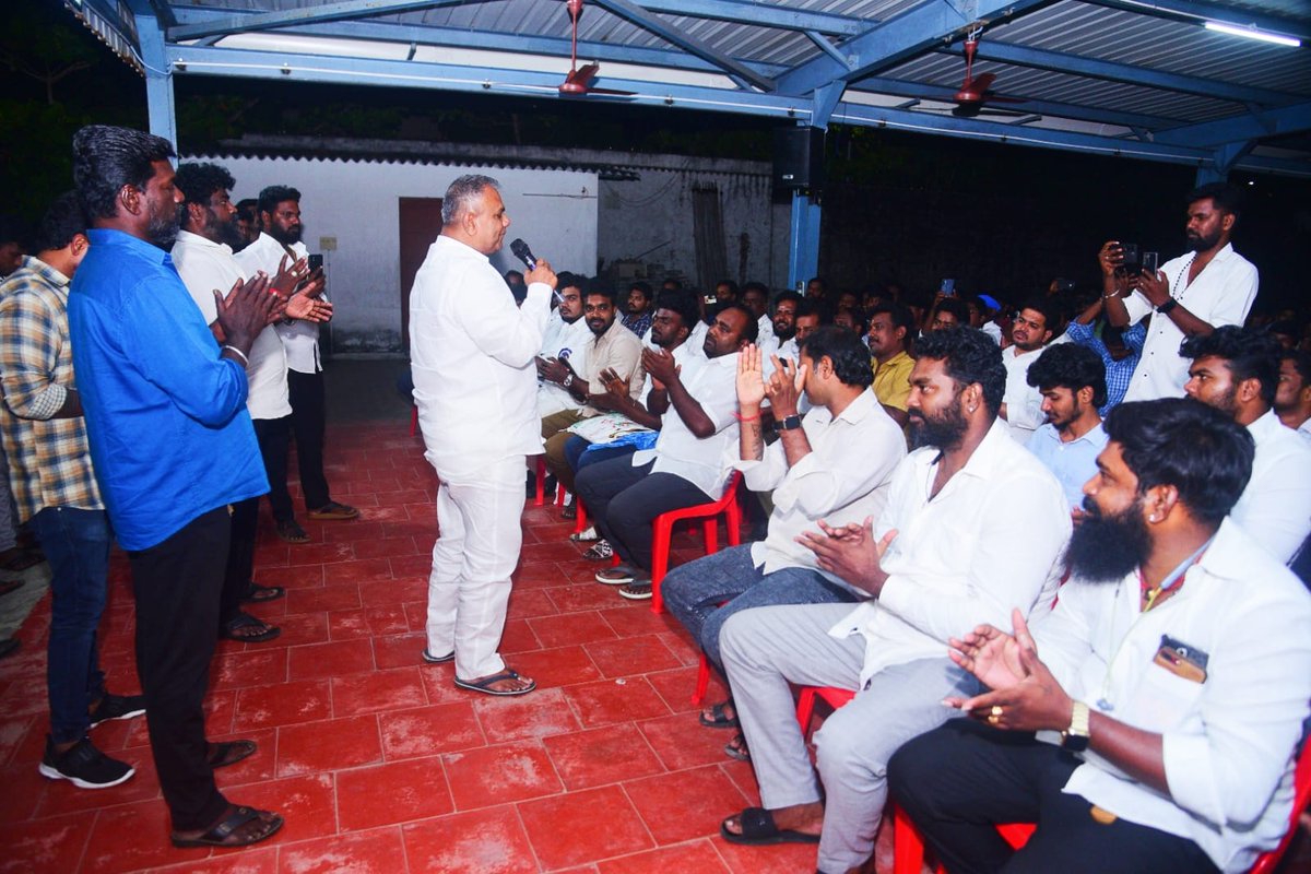 EcrPSaravanann's tweet photo. #தமிழகவெற்றிகழகம்
#தலைவர் விஜய் அவர்களின் வழியில் 
சென்னை புறநகர் மாவட்டம் தமிழக வெற்���ி கழகத்தை சார்ந்த மாவட்டம், மாவட்ட இளைஞரணி, மாவட்ட மகளிர் அணி, தொகுதி, ஒன்றியம், நகரம்,பகுதி,வட்டத்
தோழர்களுக்கு இடையே 
பொதுச் செயலாளர்  புஸ்ஸி N.ஆனந்த் அவர்கள் #நேற்று கழக வளர்ச்சி குறித்து https://t.co/OeTA2vbmWb