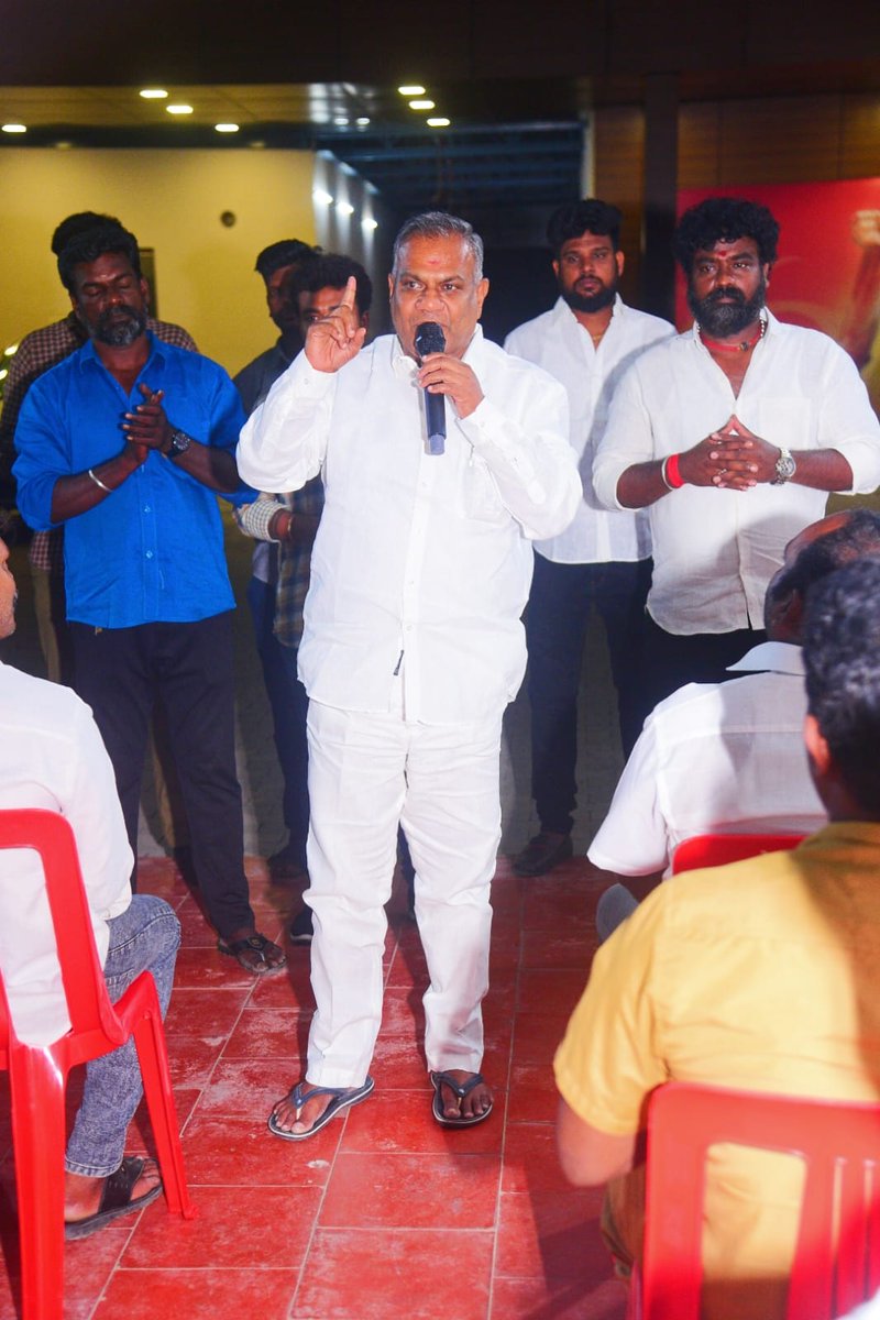 EcrPSaravanann's tweet photo. #தமிழகவெற்றிகழகம்
#தலைவர் விஜய் அவர்களின் வழியில் 
சென்னை புறநகர் மாவட்டம் தமிழக வெற்���ி கழகத்தை சார்ந்த மாவட்டம், மாவட்ட இளைஞரணி, மாவட்ட மகளிர் அணி, தொகுதி, ஒன்றியம், நகரம்,பகுதி,வட்டத்
தோழர்களுக்கு இடையே 
பொதுச் செயலாளர்  புஸ்ஸி N.ஆனந்த் அவர்கள் #நேற்று கழக வளர்ச்சி குறித்து https://t.co/OeTA2vbmWb