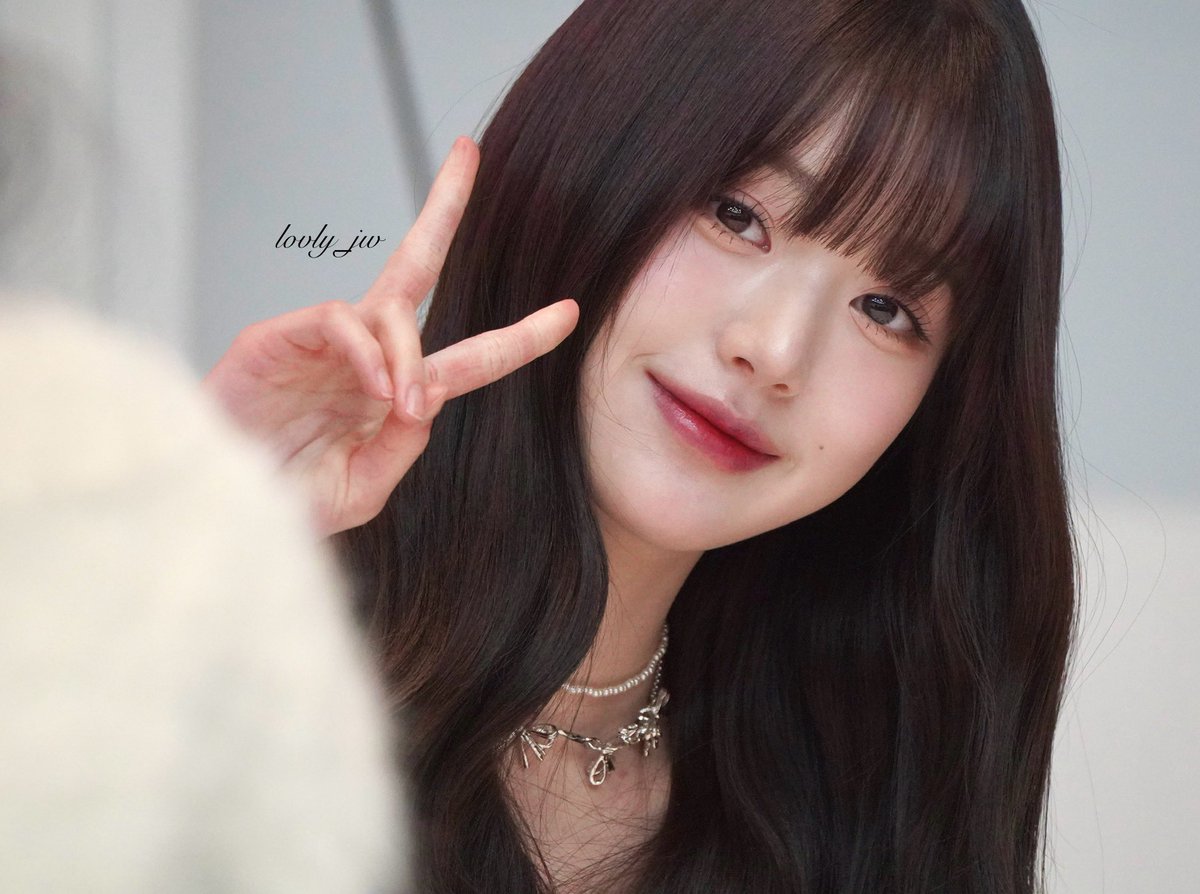 lovly_jw's tweet photo. 240209

💞🐰💞🐰

#IVE #아이브 #JANGWONYOUNG #장원영 #원영 #全員サイン会 https://t.co/tJSndd32DZ
