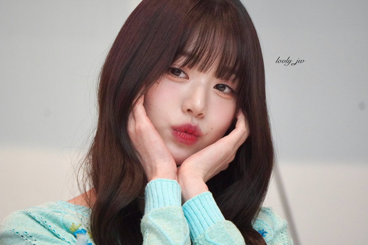 lovly_jw's tweet photo. 240209

💞🐰💞🐰

#IVE #아이브 #JANGWONYOUNG #장원영 #원영 #全員サイン会 https://t.co/tJSndd32DZ