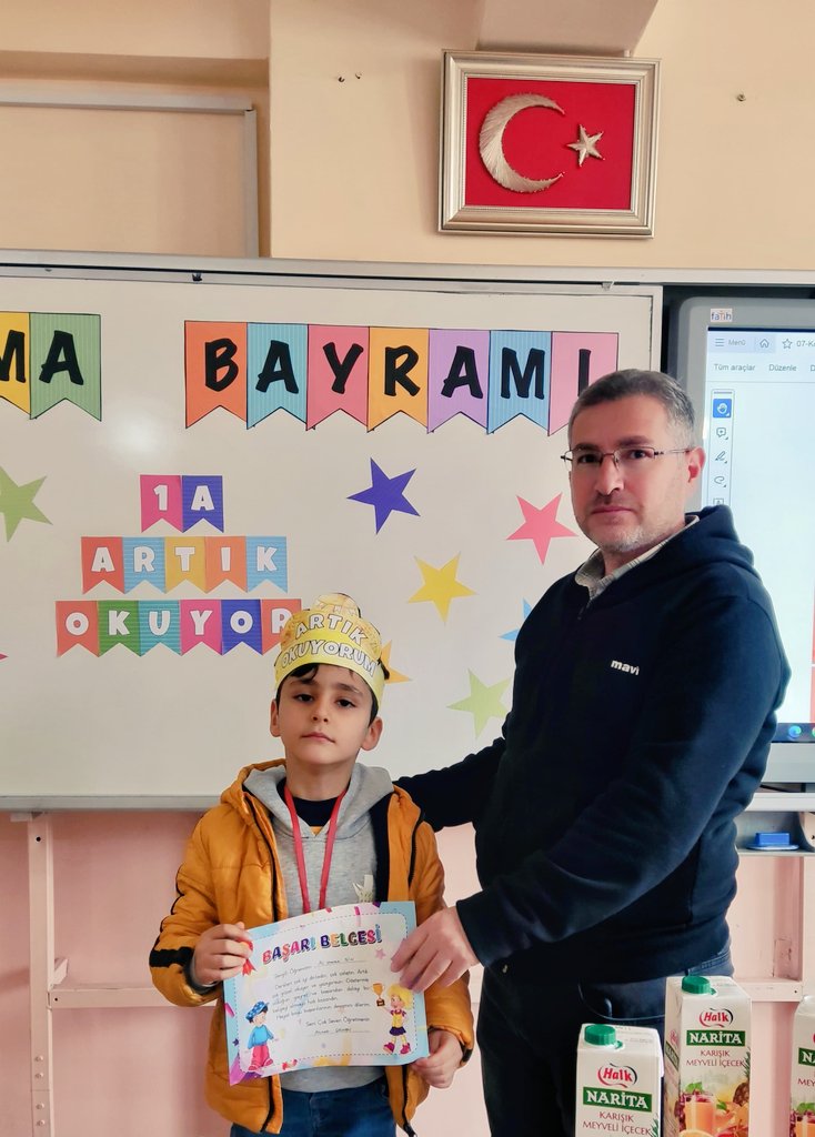 sirinevler_47's tweet photo. 1/A sınıfı öğrencilerimiz ile okuma bayramı gerçekleştirdik. 
Ahmet ORHAN öğretmenimizi ve öğrencilerimizi tebrik ederiz 👏🎉🤗

@tcmeb
@tuncay_akkoyun
@Murat69_Demir 
@mardinilmem 
@Yesillimem1 
@yesillikaymakam 
@haciavlanmaz 
@Hidirbekdas
@sinan_ctn https://t.co/Vy3ytwFD5b