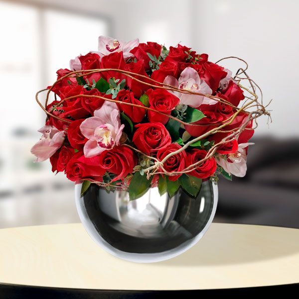 FloresGuru's tweet photo. Estamos en la època de las rosas rojas y San Valentín  a la vuelta de la esquina ¡Agenda tu arreglo! y  no esperes hasta el último momento 🌟

#SanValentin #Arreglos #ArreglosFlorales #RosasYOrquídeas https://t.co/VThdjnS8Al