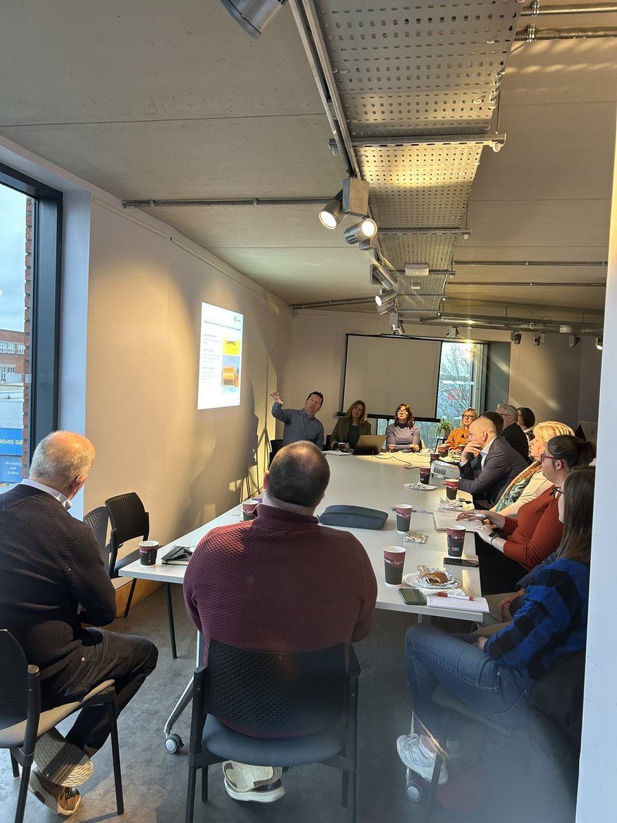 Our quarterly politicians briefing took place this morning at #EastSideVisitorCentre. James Hennessy @PaulHogarthCo presented on the #YourVisionfortheNewtownardsRoad project & we updated on all projects and delivery. Great to catch up!