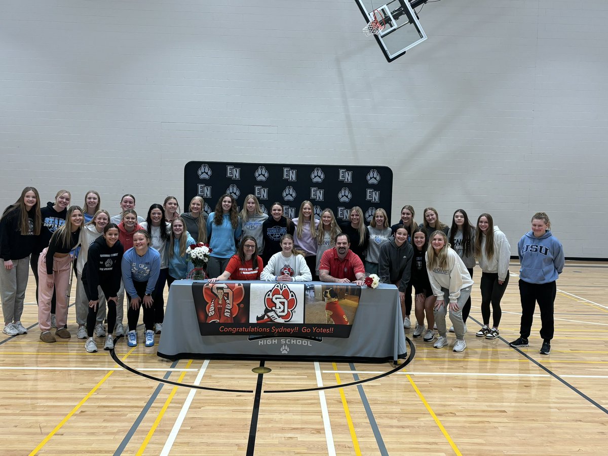 ENHSTrack's tweet photo. This week, Sydney Stodden signed to compete at the collegiate level with USD Track &amp; Field! Sydney has been a leader on our team since day one, holding numerous school and state records. We are overjoyed for Syd and will miss her greatly!

Congrats, Sydney and GO YOTES! ❤️🤍 https://t.co/JklhXlQU04