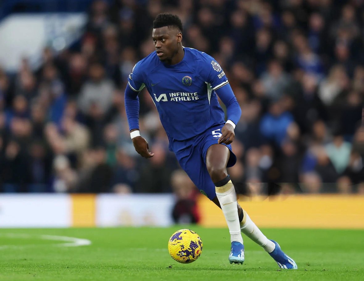 Chelsea have confirmed in their latest injury report that Benoit Badiashile is “undergoing medical assessment” after he was replaced due to injury in the second-half against Aston Villa midweek. Badiashile is expected to undergo a scan today. #CFC