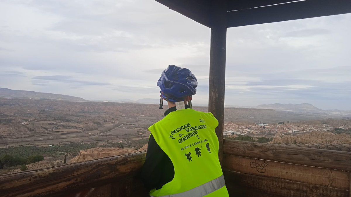 STARSdipgra's tweet photo. Ayer realizamos la cuarta salida en bicicleta enmarcada en el #ProgramaStars del IES Benalúa, visitando el mirador del Marchal. 💫🚲
.
.
##Bicicleta #GranadaEnBici #MovilidadSostenible #Dipgra #Medioambiente @AGUESAAgua https://t.co/Oke5hIiBv9