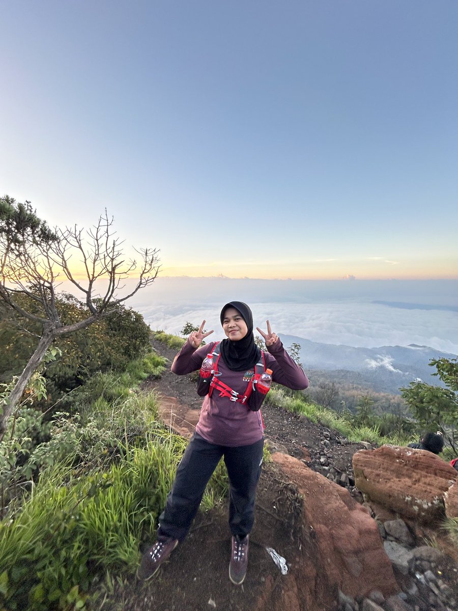 refianakartika's tweet photo. mumet = mdpl https://t.co/5lWlm1ZmFI