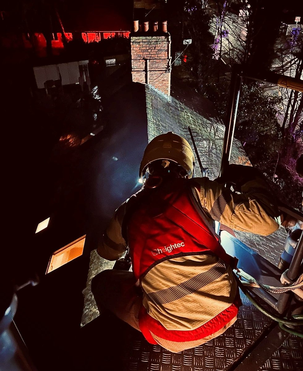 We've been called out to 3 chimney fires this week. Help keep your property safe by:

🔹 Regularly sweeping your chimney
🔹 Keeping logs stored away from your fireplace
🔹 Never burning unseasoned wood

Find out more on preventing chimney fires 👉 orlo.uk/HcGG0