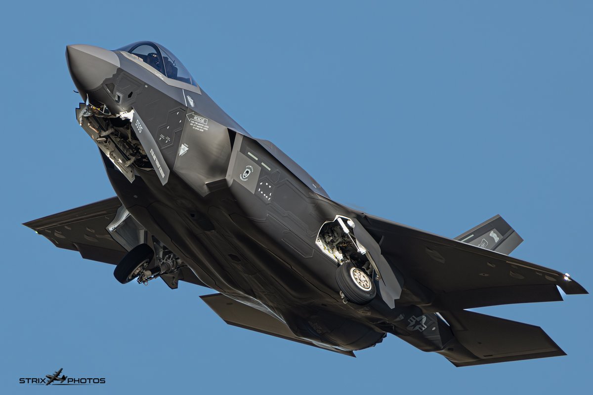 Gear up 😎

An F35 belonging to the 493rd Fighter Squadron, 'The Grim Reapers' on low approach into RAF Lakenheath 🇬🇧🇺🇸