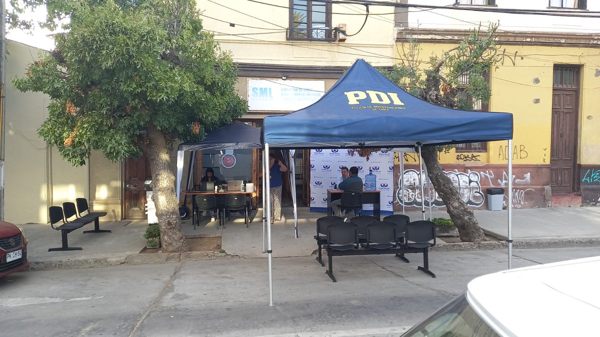 FRValparaiso's tweet photo. 📢Ya estamos atendiendo en nuestro módulo instalado en el @smlchile #valparaíso Funcionarios de #URAVIT @FiscaliaRegionV @fiscaliadechile https://t.co/g4xI5vbW44
