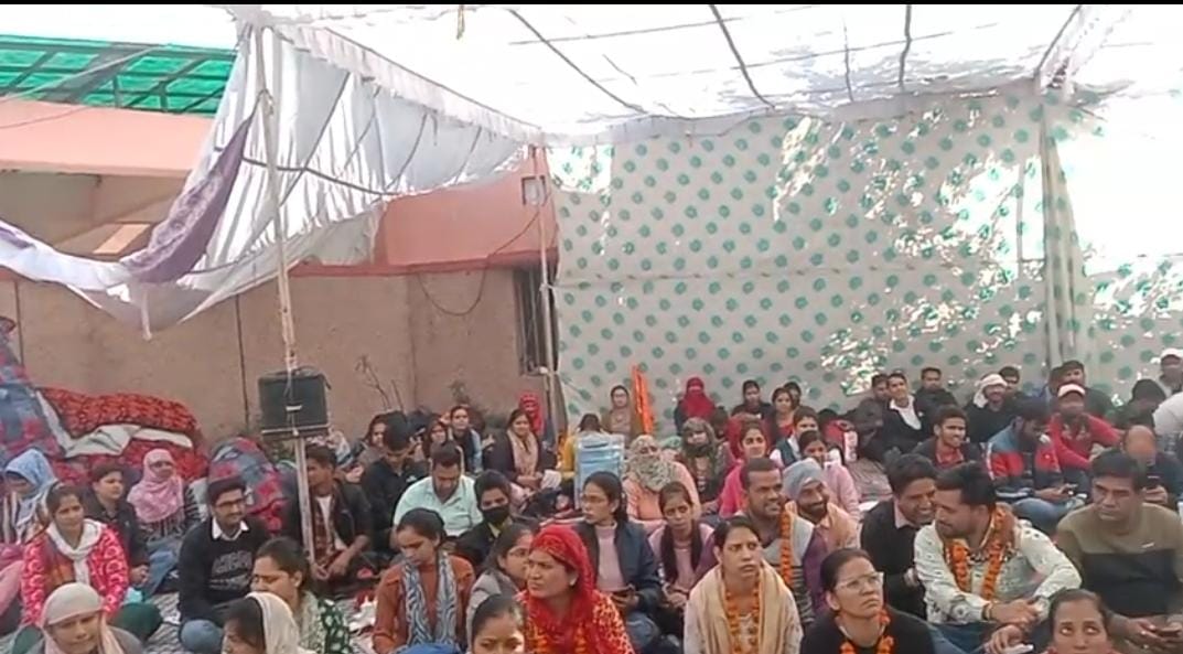 RPEAU के सयुक्त सचिव <a href="/JugalJakhar1/">ज़िद्दी जुगल जाखड़ (पेन्शन हक़ हमारा)</a> ने आज शिफू के बाहर अभ्यर्थियों के समर्थन में धरने में शामिल हुए और बताया कि #MNDY में वर्षों से लगे संविदा फार्मासिस्टो के न्याय कर जल्द से जल्द सभी भर्तियों की अंतिम वरीयता सूची जारी कर नियुक्ति दी जाए।
<a href="/BhajanlalBjp/">Bhajanlal Sharma</a>
<a href="/GajendraKhimsar/">Gajendra Singh Khimsar</a>
<a href="/PMOIndia/">PMO India</a>