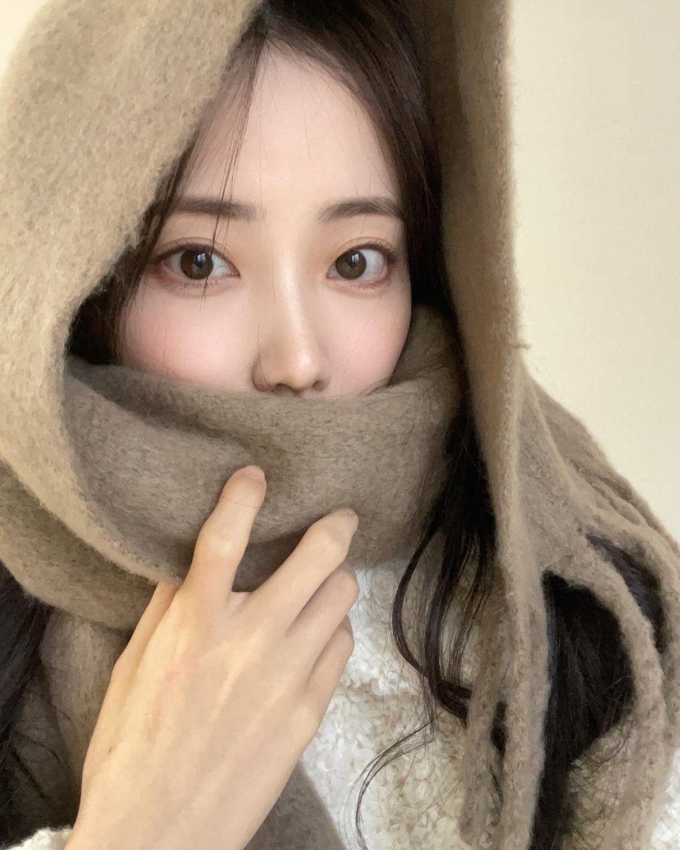 DGGirlsBrasil's tweet photo. 📸 | Atualização da #FUNA em seu Instagram oficial (@/fufunaa_). 

"Está frio então mantenha-se quente ☃️🤎"

[1/2]

#Funa #후우나 #TakayaFuna 
#DGGirls #DGNGG https://t.co/SA1wqxD1No