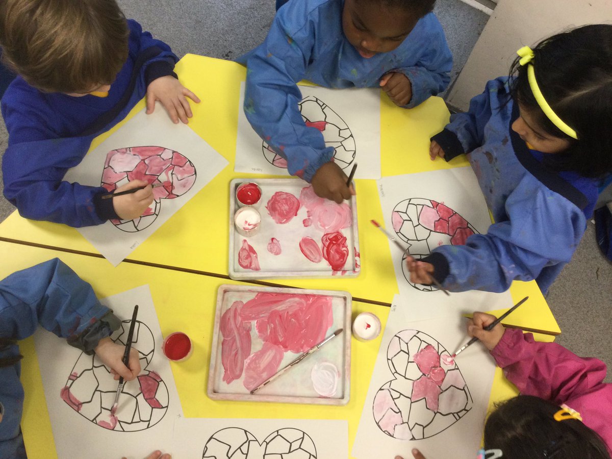 StMaryB17's tweet photo. Reception are feeling the love today! We are mixing paint to make different shades of pink 💕 #EYFS #EXAD #Art https://t.co/MDKNuqCbtu