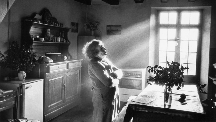 DocsBarcelona's tweet photo. Mireu quina fotografia més extraordinària de @DepardonR! 🩶
El cineasta i fotògraf francès, juntament amb la també directora @CNougar1, rebran enguany el Docs d'Honor. 🎖️#DocsBcn
Troba més informació ➡️https://t.co/Nf1WRnaKID https://t.co/wXFXv45wyA