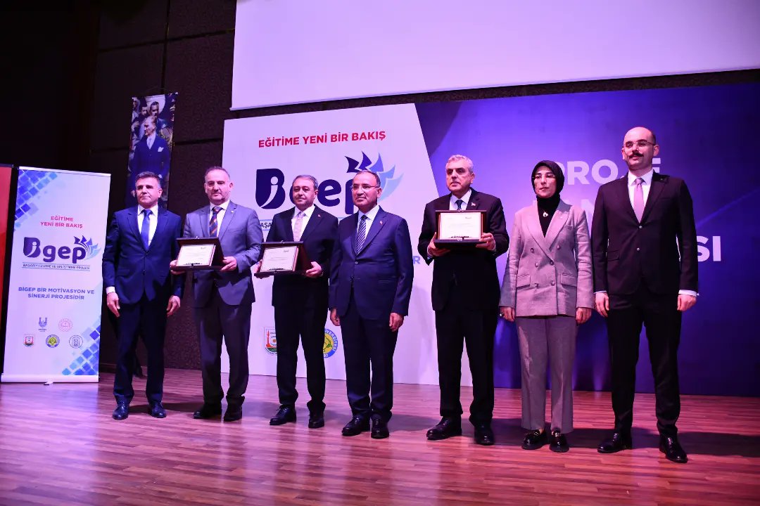 sanliurfammem63's tweet photo. 🔴Başarıyı İzleme ve Geliştirme Projemizin Tanıtım Toplantısı TBMM Başkanvekilimiz Sn. @bybekirbozdag, Valimiz @hasansildak ve il protokolümüzün katılımıyla bugün gerçekleştirildi. 

Şanlıurfa’mızın eğitim vizyonuna yeni bir soluk getirecek olan BİGEP, ilimize hayırlı olsun! 💐💐 https://t.co/Q8wiwm6Edi