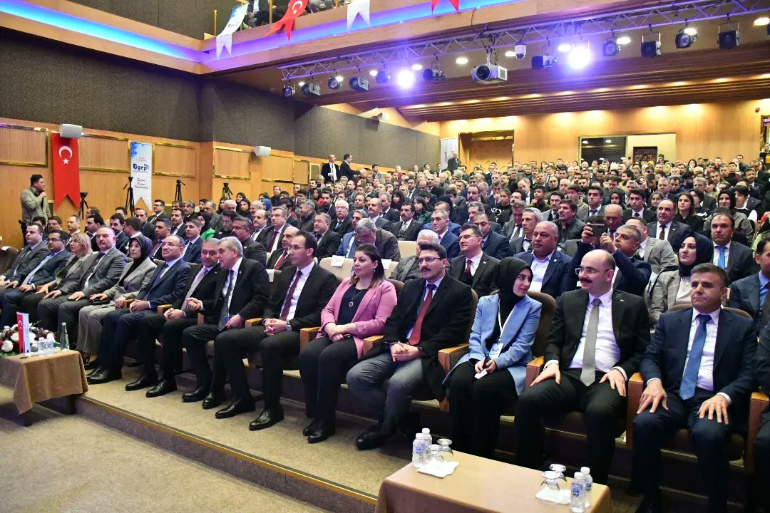 sanliurfammem63's tweet photo. 🔴Başarıyı İzleme ve Geliştirme Projemizin Tanıtım Toplantısı TBMM Başkanvekilimiz Sn. @bybekirbozdag, Valimiz @hasansildak ve il protokolümüzün katılımıyla bugün gerçekleştirildi. 

Şanlıurfa’mızın eğitim vizyonuna yeni bir soluk getirecek olan BİGEP, ilimize hayırlı olsun! 💐💐 https://t.co/Q8wiwm6Edi