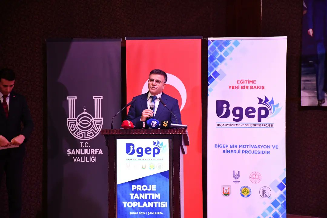 sanliurfammem63's tweet photo. 🔴Başarıyı İzleme ve Geliştirme Projemizin Tanıtım Toplantısı TBMM Başkanvekilimiz Sn. @bybekirbozdag, Valimiz @hasansildak ve il protokolümüzün katılımıyla bugün gerçekleştirildi. 

Şanlıurfa’mızın eğitim vizyonuna yeni bir soluk getirecek olan BİGEP, ilimize hayırlı olsun! 💐💐 https://t.co/Q8wiwm6Edi