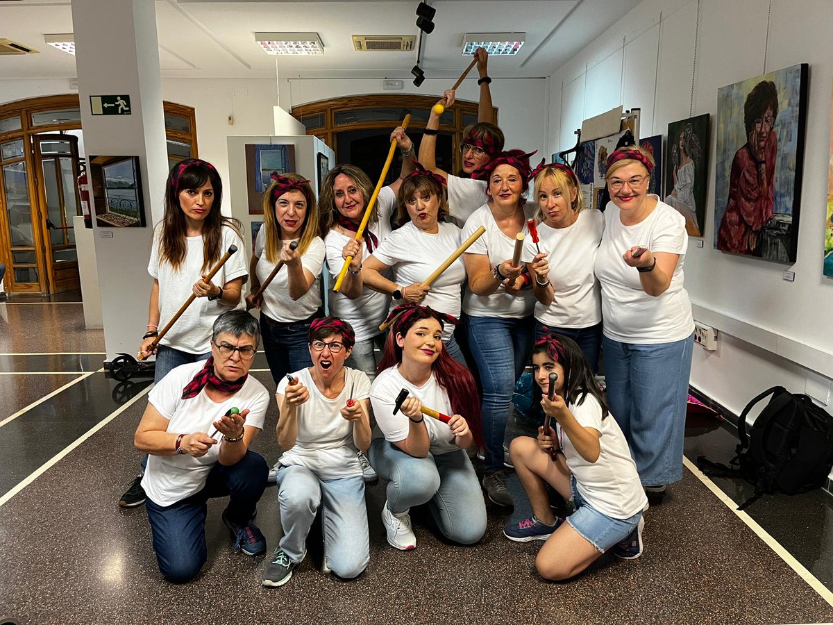 latalega_getafe's tweet photo. Ay, que han premiado en mi pueblo a #lavillanadegetafe en la categoría de teatro y yo no puedo estar más de acuerdo con él reconocimiento. Ojalá el premio sirva para darle el impulso que este montaje popular merece. https://t.co/EiRyYhGnuB