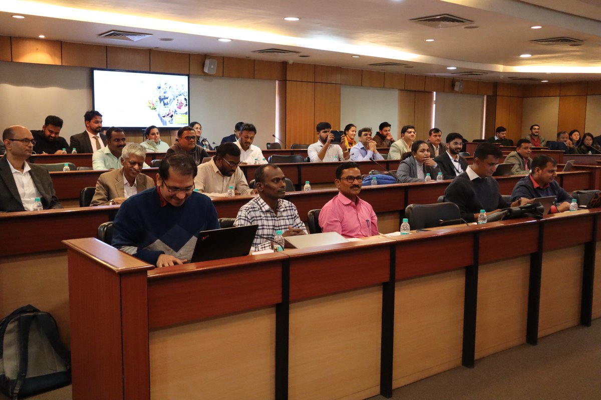 MoRD_GoI's tweet photo. A 2-day national consultation on scaling up producer groups concluded in Pusa, New Delhi. The consultation was participated by 22 States / UTs, World Bank representatives, External Experts &amp; BASICs. #LakhpatiDidis #DAYNRLM #ProducerGroups (1/5) https://t.co/QcoQMa6M9a