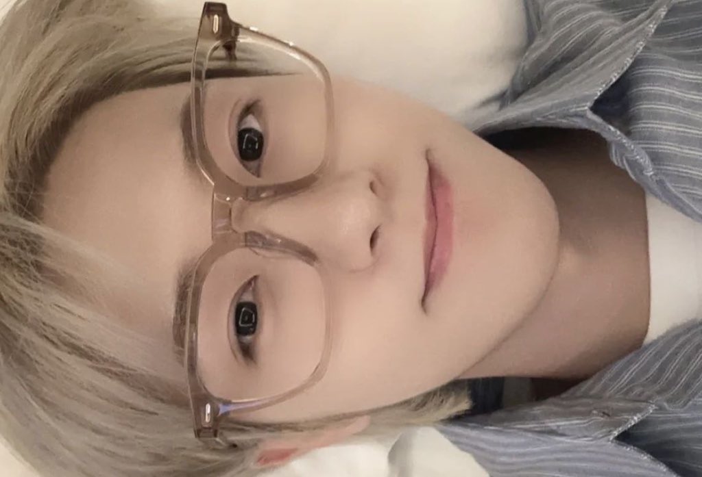 renjuns323's tweet photo. so 🍞👓 coded https://t.co/iJi8bijrIy