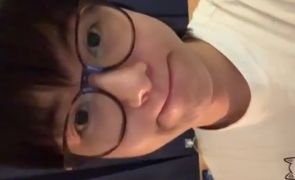 renjuns323's tweet photo. so 🍞👓 coded https://t.co/iJi8bijrIy