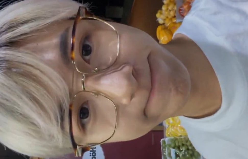 renjuns323's tweet photo. so 🍞👓 coded https://t.co/iJi8bijrIy