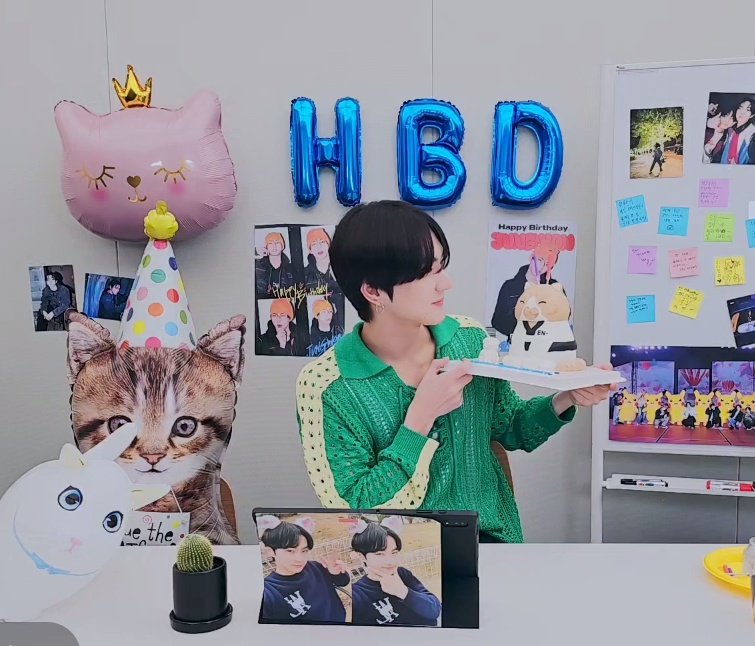 OSHyeobo's tweet photo. 😺 #JUNGWON BIRTHDAY GIVEAWAY 😺

✿ 1 winner of set 1 fansupport from fate Won Ver. (see pin)
✿ 1 winner of decoden in the photo
✿ 1 winner of cat themed decoden 

- rt &amp; like (follow is optional not a GA acct) 
- drop birthday tags for Jungwon
- sf shouldered by winners

++ https://t.co/EMPjvnpO9i