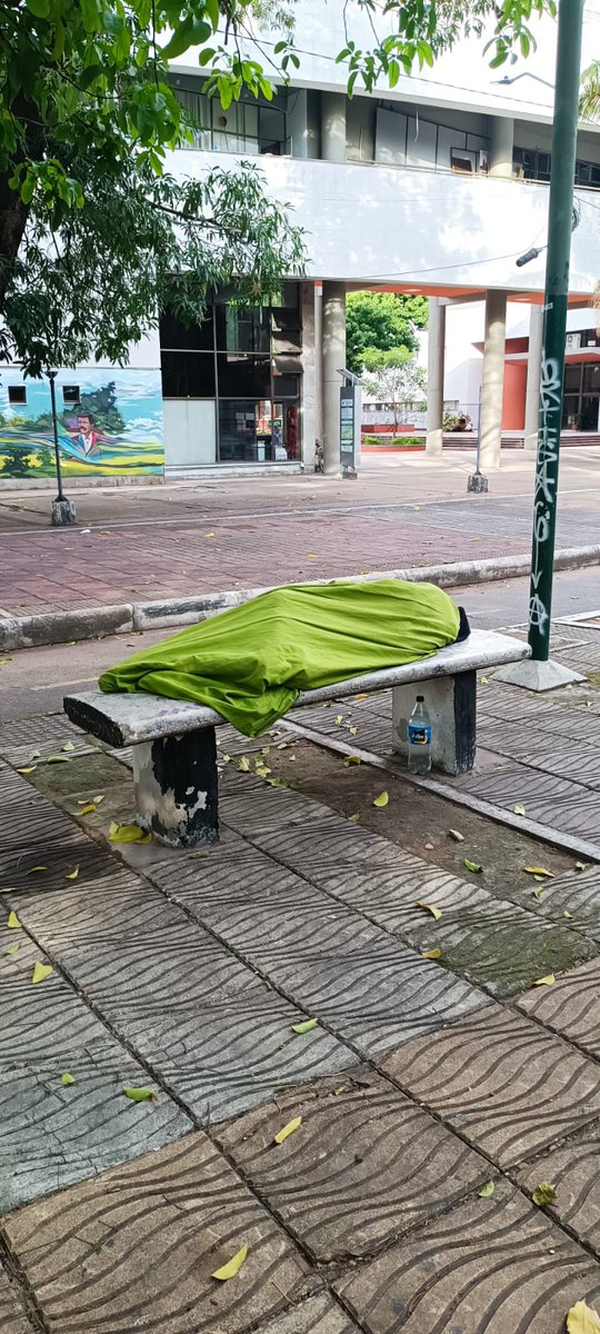 diariodelhuila's tweet photo. #Neiva 🧐 Tenemos que recuperar la peatonal de la Quinta
Leer más: ⤵️
https://t.co/ihXxItNvGX
Uno de los lugares más emblemáticos de Neiva es el sector cultural del barrio Sevilla donde está el complejo cultural del centro de convenciones y otros.
#Cultura #DH #Emblematicos https://t.co/FCkVAjAo6a