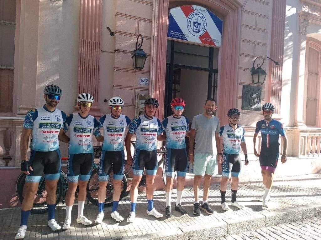 claucelo1's tweet photo. 🚵♂️Comienza un sueño Progreseño, después de 48 años el Club Social Progreso vuelve a Rutas De América.
Vamos muchachos, retomar este deporte e integrar esta carrera ya es un logro🙌
#MunicipioProgreso https://t.co/pPVLc6X3hD