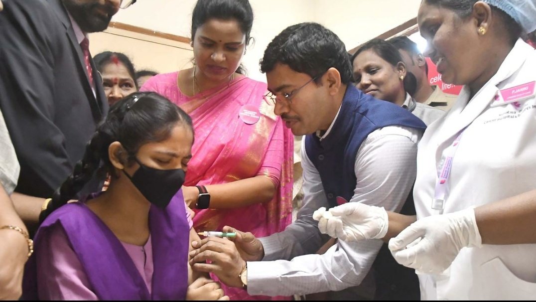 #HPVVaccination drive is administered in government schools by #AndhraPradesh government in #Vizag for prevention of #cervicalcancer for the age group between 9 and 14 year old girls🔥🔥