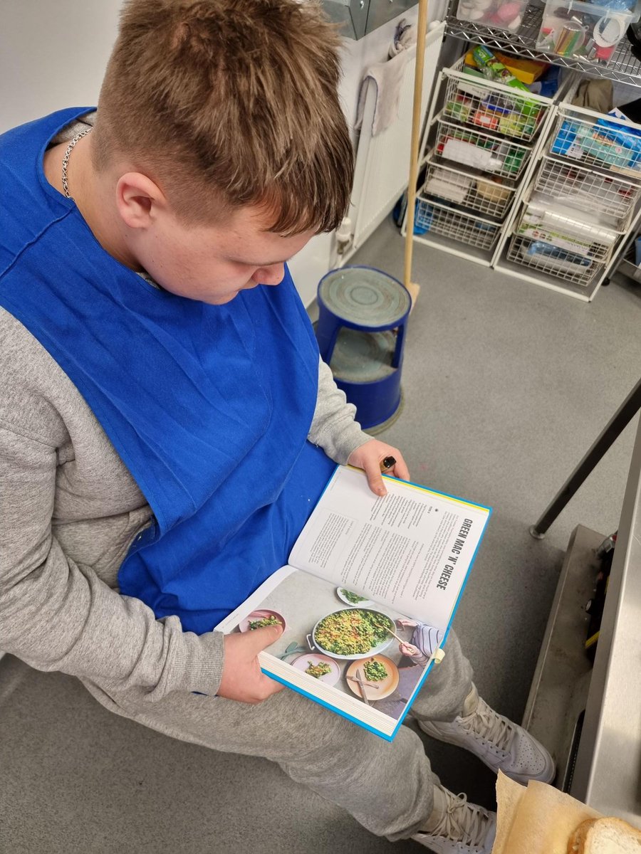 AP College tweet media