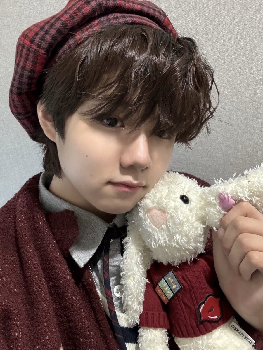 [#안찬원] 어제 오랜만에 봐서 좋았어요 위즈🩵
설 연휴 잘 보내구 새해 복 많이 받으세요!
٩( ᐛ )و❤️