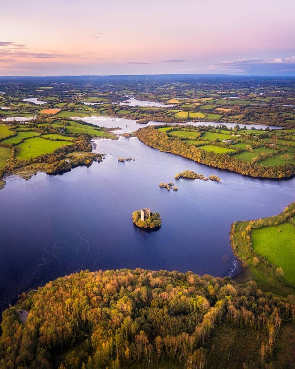Did you know Cavan has 365 lakes, one for every day of the year😍 There's plenty to see so grab a friend and go explore! Top 10 things to do in Cavan 💚 - bit.ly/3UiHXYz 📍Lough Oughter, Cavan 📸 breaking_light_pictures[IG] #KeepDiscovering #IrelandsHiddenHeartlands