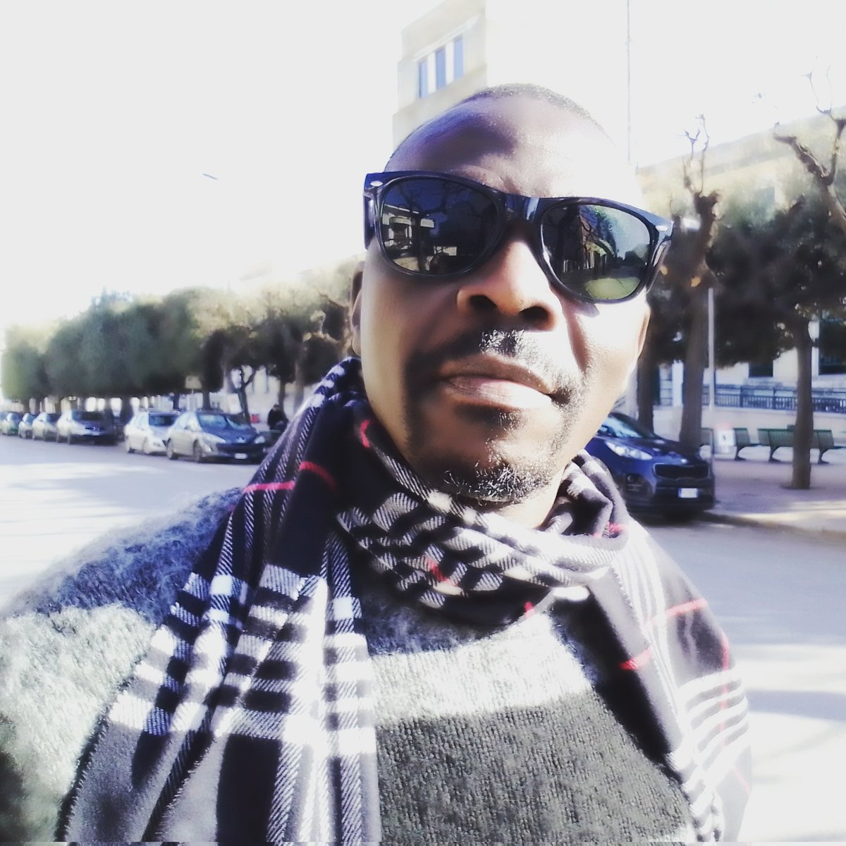 vincentolema's tweet photo. #NewProfilePic https://t.co/WcAhDqR2tn