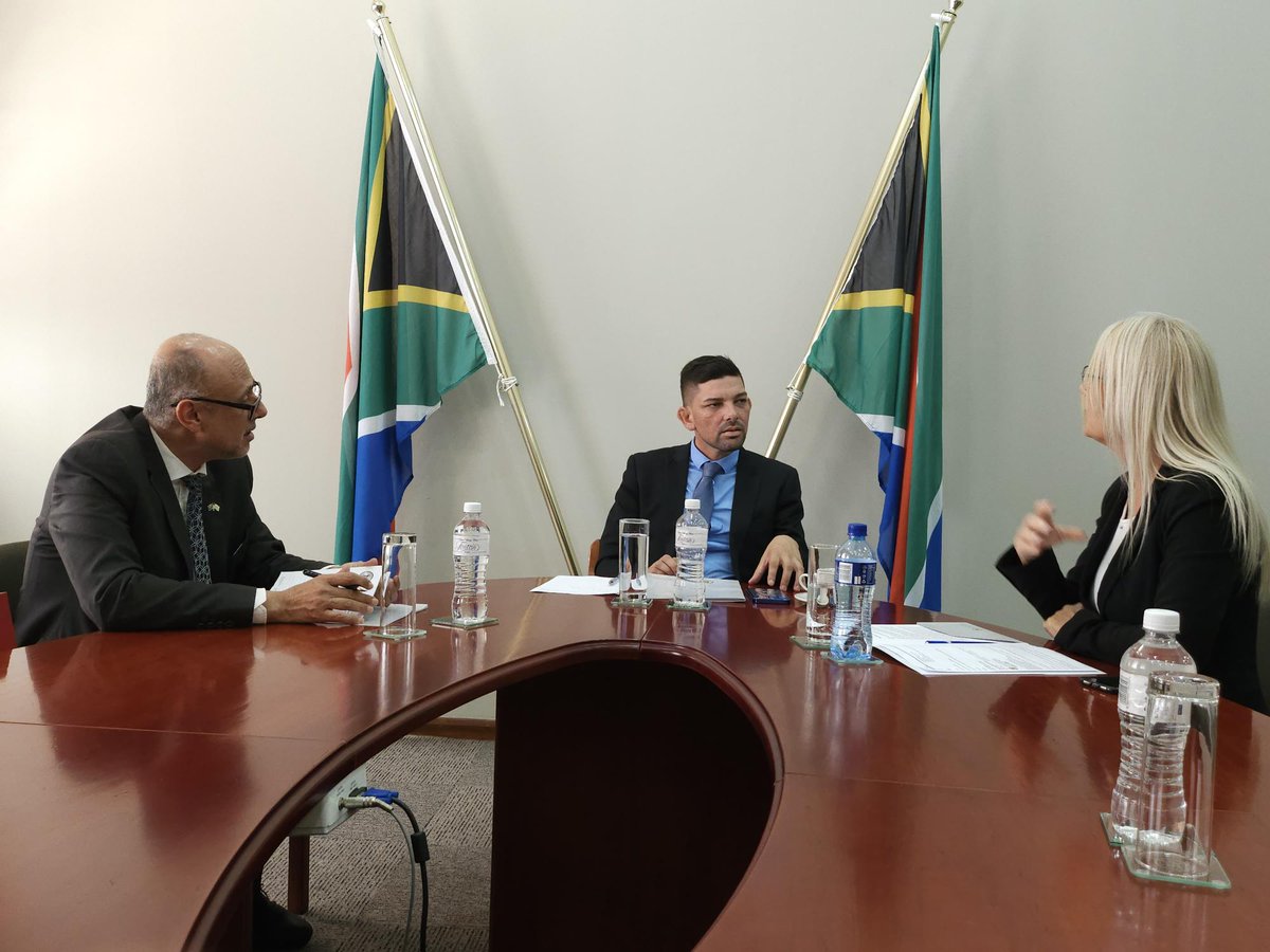 Earlier today @Speaker_DaylinM and Deputy Speaker @bevschafer received a courtesy visit by the High Commissioner of Cyprus, HE Antonis Mandritis.