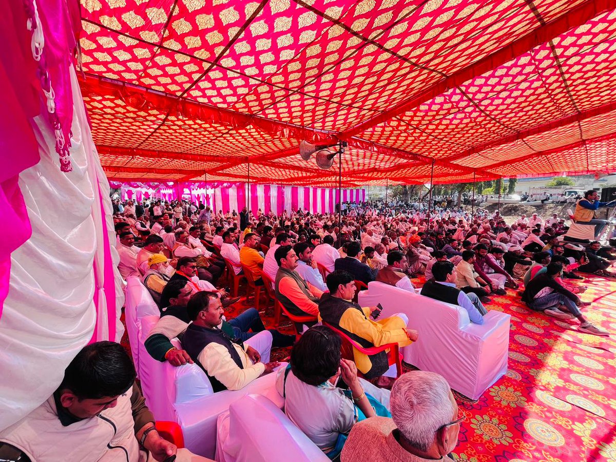 आज पैत्रिक गाँव सिलपटा, खैरथल-तिजारा में मेरी परदादी माँ की पुण्यतिथि पर आयोजित मेडिकल कैंप, भंडारा एवं सांस्कृतिक कार्यक्रम संपन्न हुआl इस मौके पर पधारने व कार्यक्रम के उद्देश्यों को पूरा करने हेतु सभी ग्रामवासियों का ह्रदय से धन्यवादl

#MohitYadavBehror #mpalwarmp