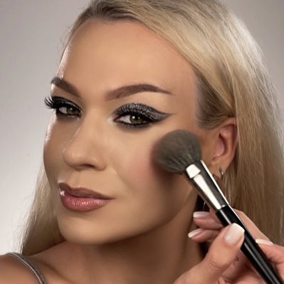 alinaleenmakeup's tweet photo. #NewProfilePic https://t.co/mnozhgJkvS