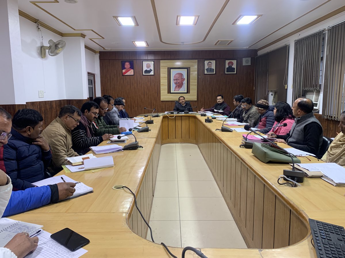 usncdo's tweet photo. परियोजना निदेशक द्वारा प्रधानमंत्री आवास योजना ग्रामीण की प्रगति की समीक्षा बैठक ली गई #aawas #aawasyojna https://t.co/ZjjGrQusNq