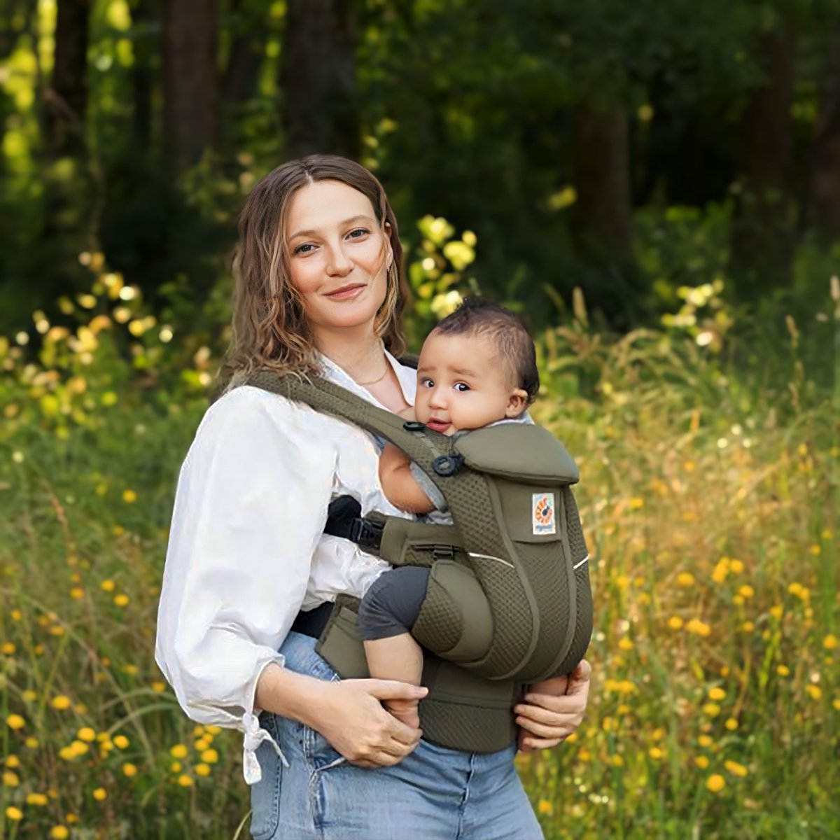 laadleeuae's tweet photo. Perfect from newborn snuggles to toddler adventures, Ergo Baby Omni carriers cater to every phase of your little one's early years (0-48 months, 7-45 lbs). 👩🏻‍🍼

Experience the flexibility of four ergonomic carrying positions, tailored for both baby's and caregiver's comfort. https://t.co/hsWnHUNpd1