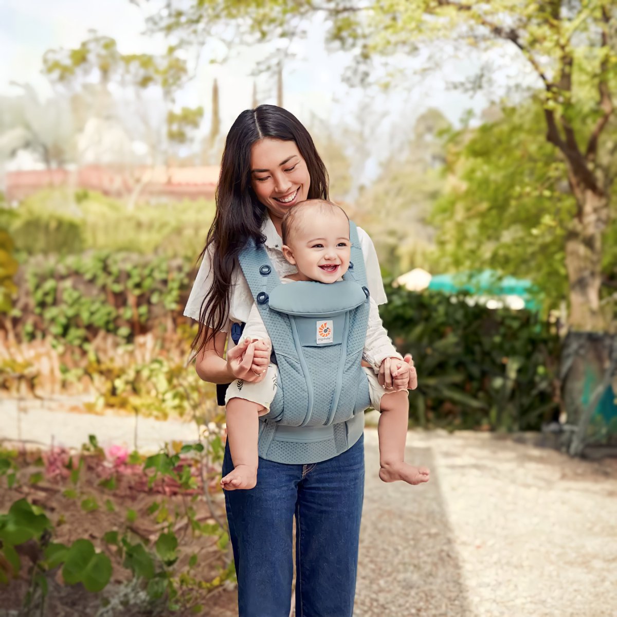 laadleeuae's tweet photo. Designed with parents in mind, these carriers boast machine washable fabrics, easy adjustments, the convenience of breastfeeding on-the-go, and practical storage solutions. 👶🏻

Find your perfect Ergo Baby Omni Carrier at https://t.co/OcnpGtqnO9 https://t.co/nwaShXZxj4