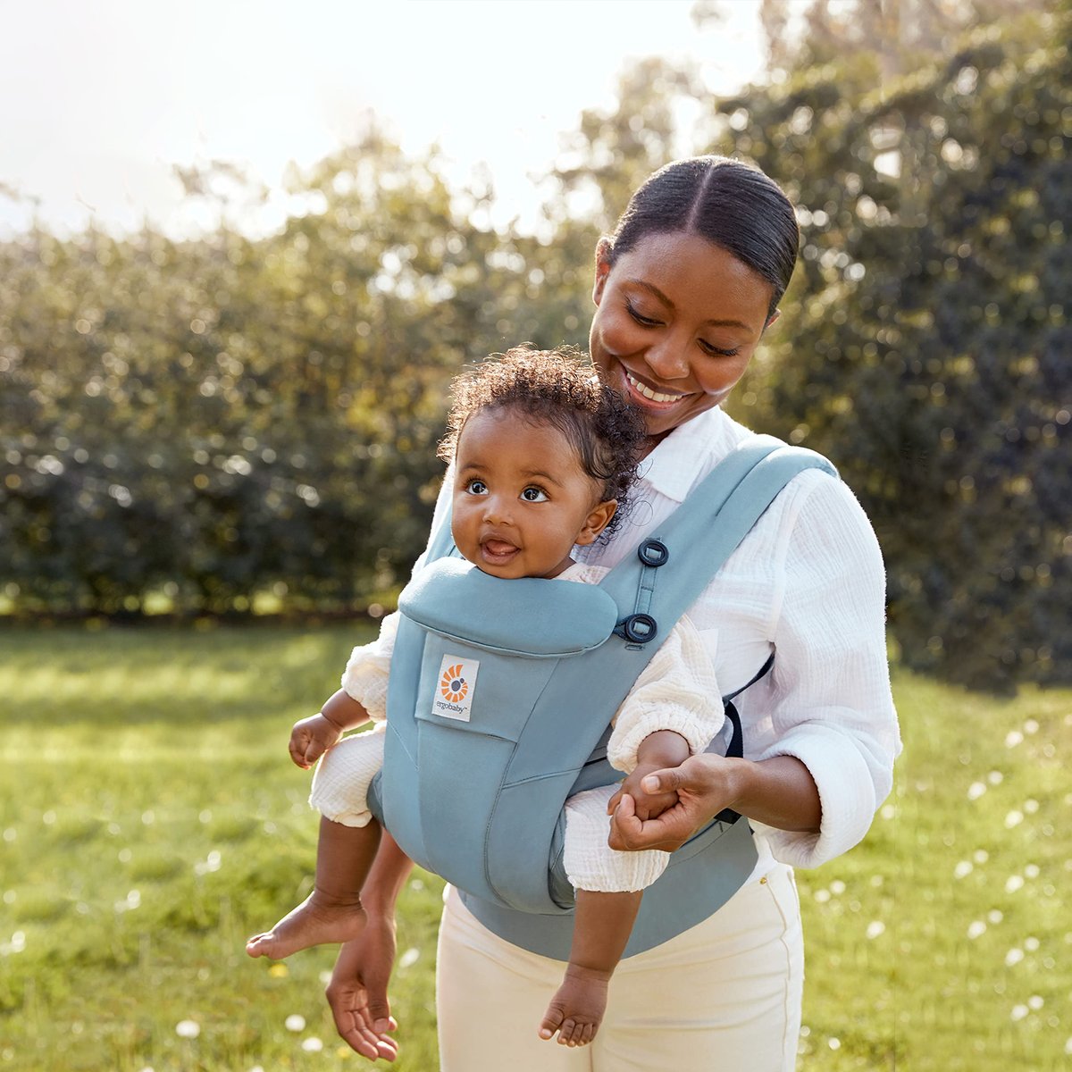 laadleeuae's tweet photo. Designed with parents in mind, these carriers boast machine washable fabrics, easy adjustments, the convenience of breastfeeding on-the-go, and practical storage solutions. 👶🏻

Find your perfect Ergo Baby Omni Carrier at https://t.co/OcnpGtqnO9 https://t.co/nwaShXZxj4