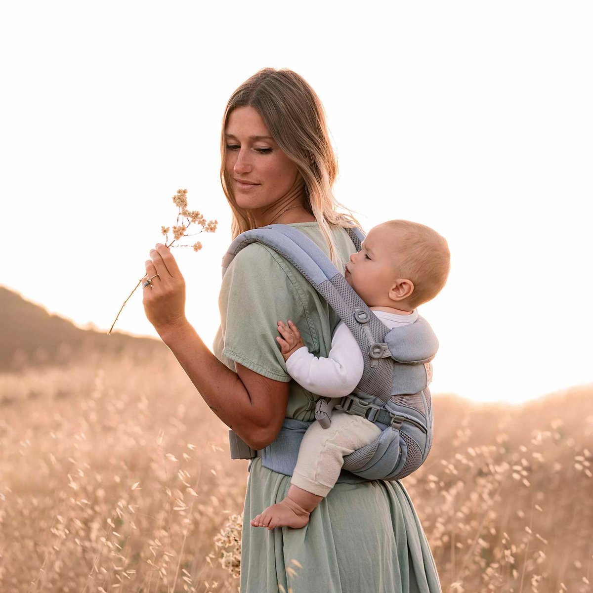 laadleeuae's tweet photo. Designed with parents in mind, these carriers boast machine washable fabrics, easy adjustments, the convenience of breastfeeding on-the-go, and practical storage solutions. 👶🏻

Find your perfect Ergo Baby Omni Carrier at https://t.co/OcnpGtqnO9 https://t.co/nwaShXZxj4