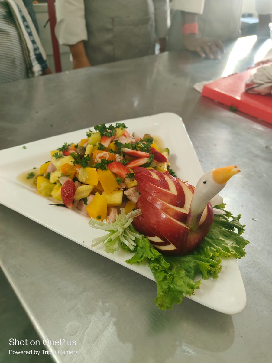 hmct_bitmesra's tweet photo. The Department of HMCT hosted a dynamic one-day Vegetable &amp; Fruit Carving and Salad Making workshop on 09.02 2024. Chef Asit Kundu, General Manager of Hotel Capitol Residency in Ranchi, served as the resource person for the workshop. https://t.co/iDyQC1phMY