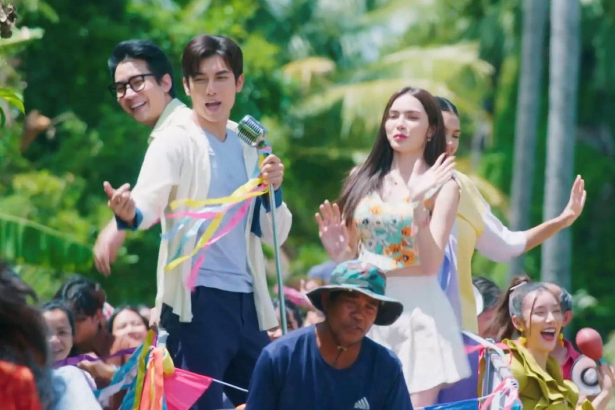 Ch3Thailand_33's tweet image. ทองกวาวยังไม่ละความพยายามจะช่วยคล้าว จึงเอาเงินส่วนตัวไปให้ แต่คล้าวอยากต่อสู้ด้วยตัวเอง  ขณะเดียวกันสายใจก็วางแผนรวบคล้าว คืนนี้ มนต์รักลูกทุ่ง ๒๕๖๗ EP.3
.
ติดตามชม #มนต์รักลูกทุ่ง๒๕๖๗ #FallingInLove
ทุกวันศุกร์ เวลา 22.45 น.
#ดูทีวีกด33 #ดูมือถือกด3Plus