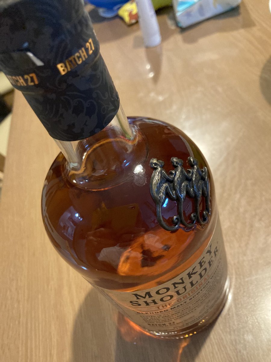 TorrrraYNKA_738's tweet photo. 初めて買ってみた💛🥃
どんな味なのだろうか。😍
#monkeyshoulder https://t.co/khiVNabhjg