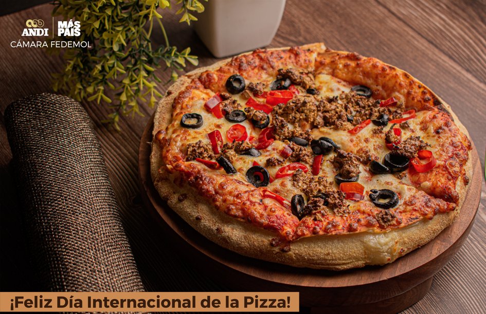 Hoy celebramos Dia Internacional de la #PizzaDay  Tiene la combinación perfecta:  #harinadetrigo + queso + tu ingrediente favorito, a mi me gusta con tomate y albahaca, y a ti? Te invitamos a compartir una deliciosa pizza con tus amigos para celebrar 🍕 #ElTrigoEsNutricion